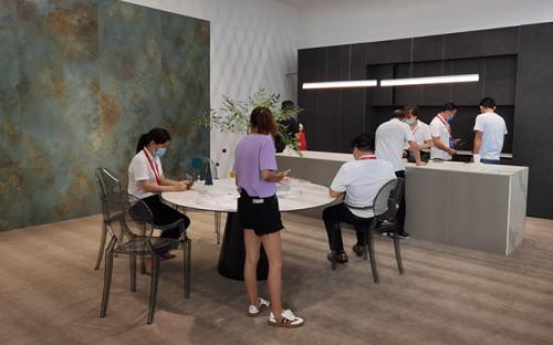 广州建博会 | Laminam by 康建家居：未来会通过岩...
